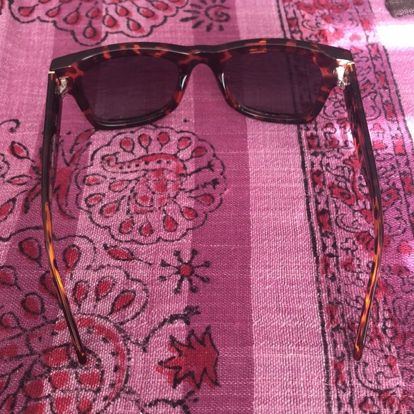 Quay Makin Moves square Unisex Tortoise sunglasses with polarized lens !! main image 5